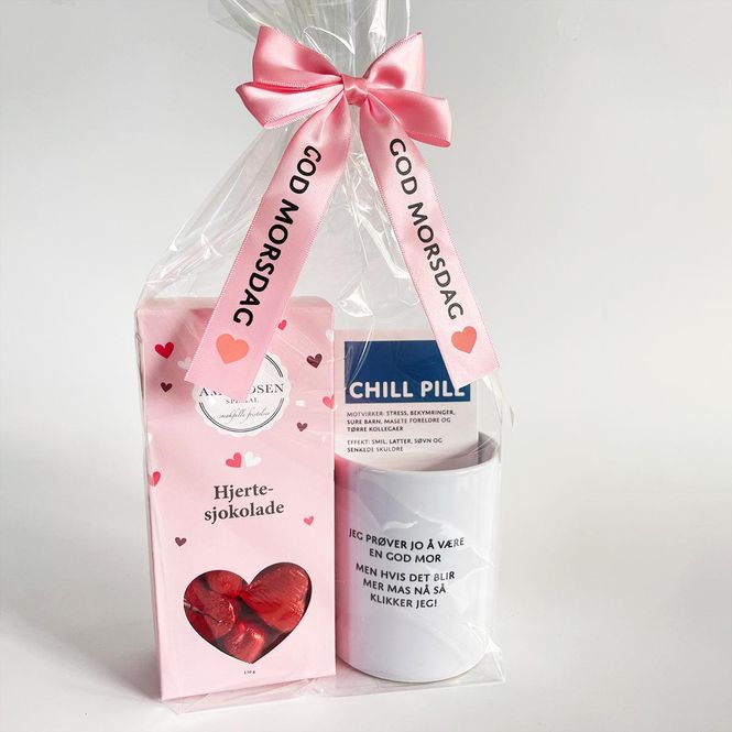 Hovedbilde Gavepakke Mor klikker med sjokoladehjerter