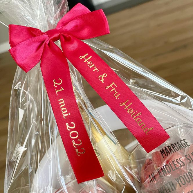 Hovedbilde Personlig gavesløyfe med gulltekst