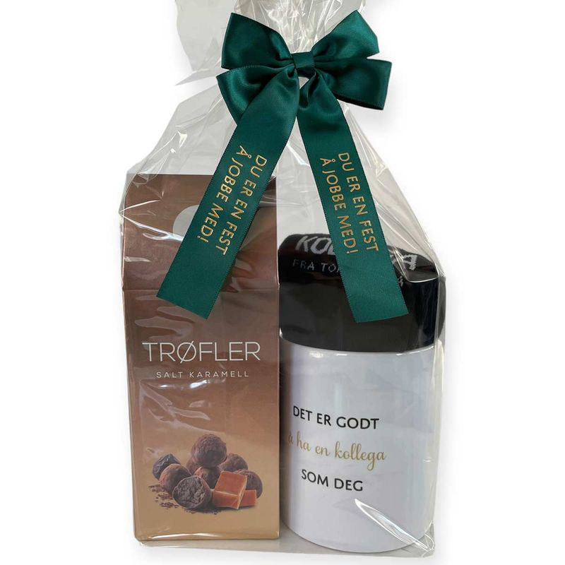 Gavepakke til kollega med sjokoladetrøfler og strømper